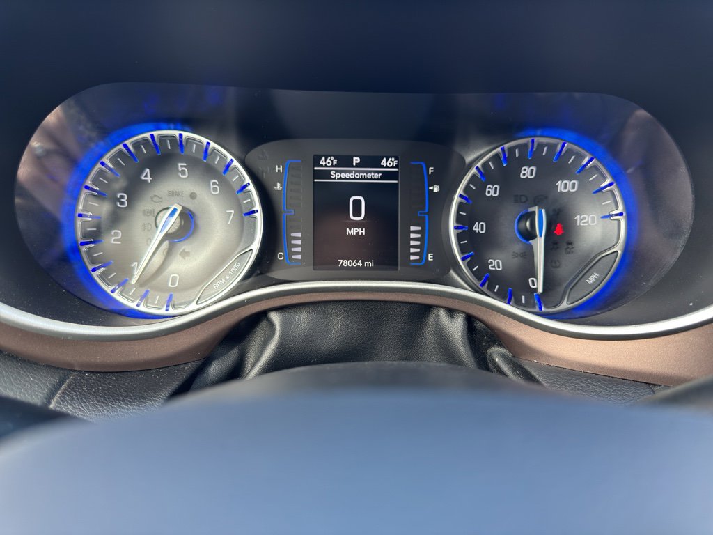 Used 2022 Chrysler Voyager LX image 18