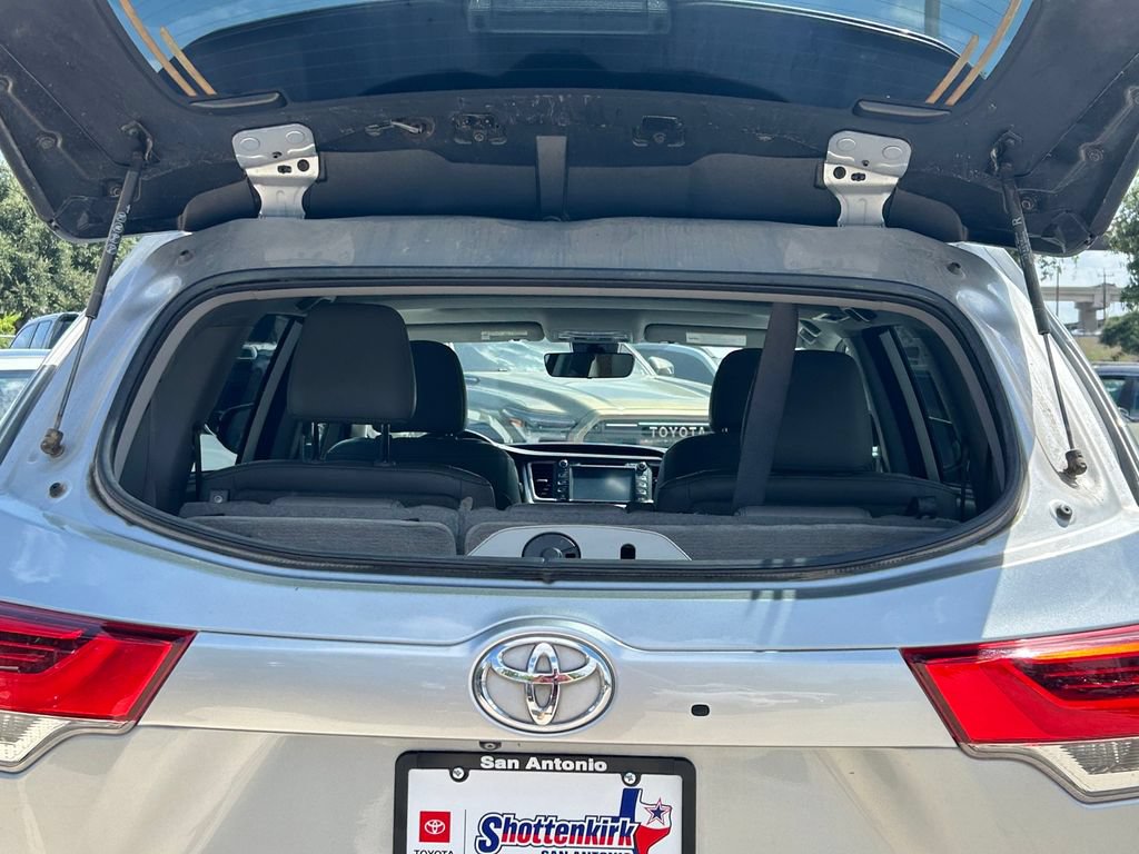 Used 2018 Toyota Highlander Limited FWD image 17