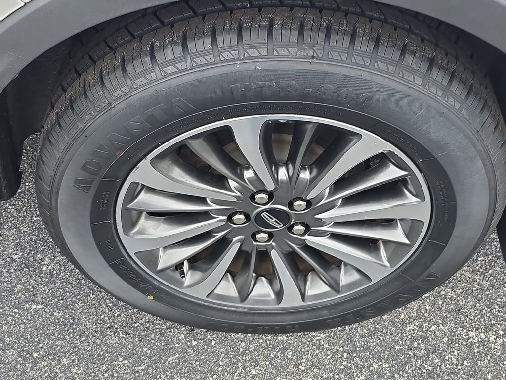 Used 2022 Lincoln Nautilus FWD w/ Premium Package image 8