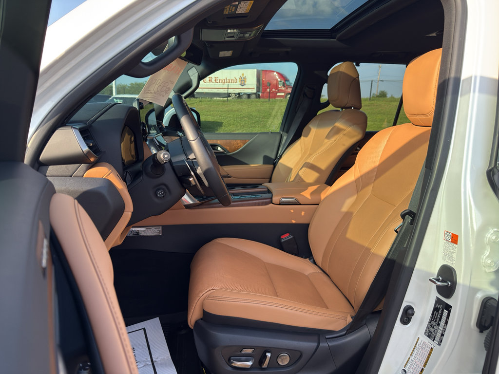 Used 2024 Lexus LX 600 4WD w/ Luxury Package image 10