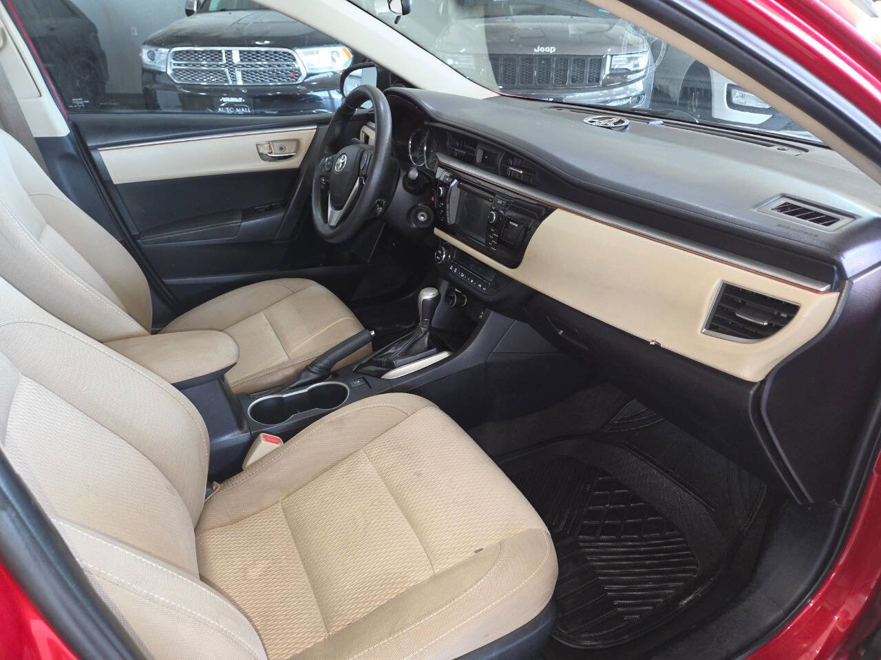 Used 2015 Toyota Corolla LE FWD image 25