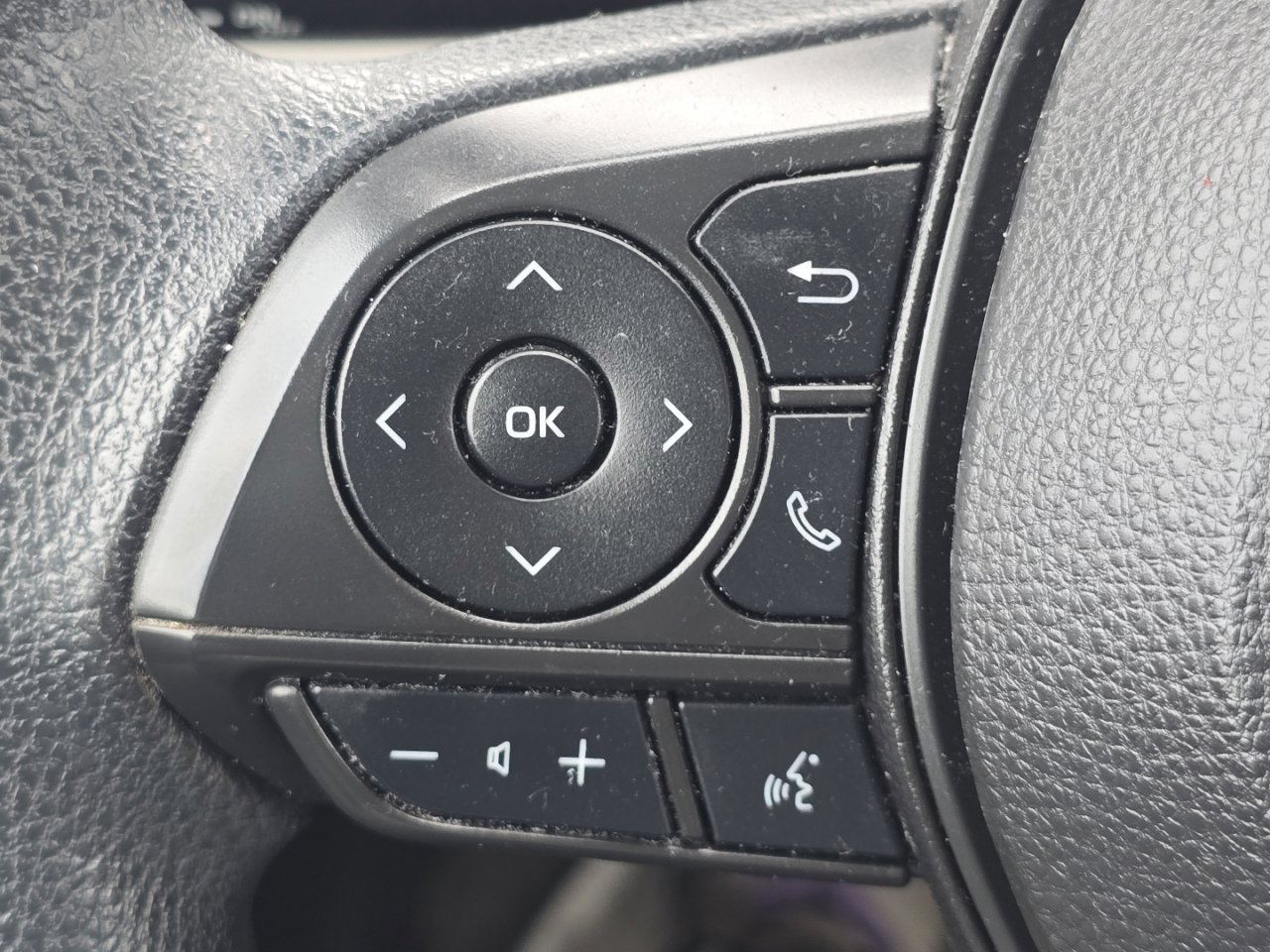 Used 2022 Toyota Corolla LE image 24