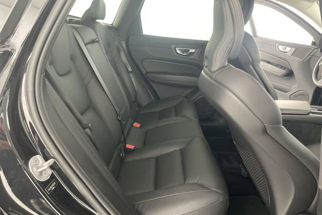 Used 2023 Volvo XC60 B5 Plus image 45