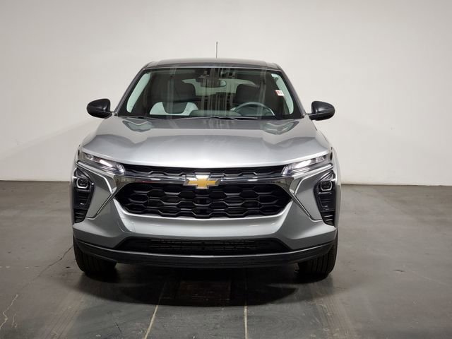Used 2024 Chevrolet Trax LS w/ Driver Confidence Package image 3