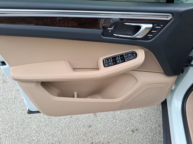 Certified 2023 Porsche Macan image 25
