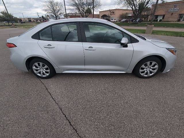 Used 2025 Toyota Corolla LE image 2