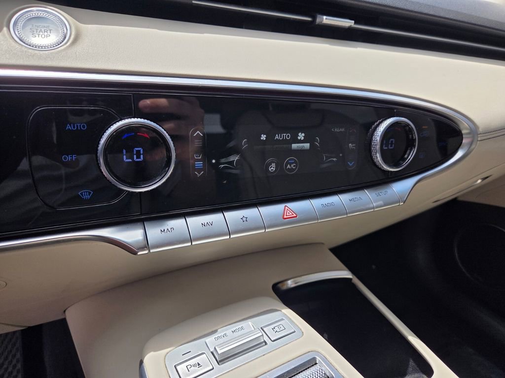 Used 2023 Genesis GV70 2.5T w/ Advanced Package AWD/4WD image 25