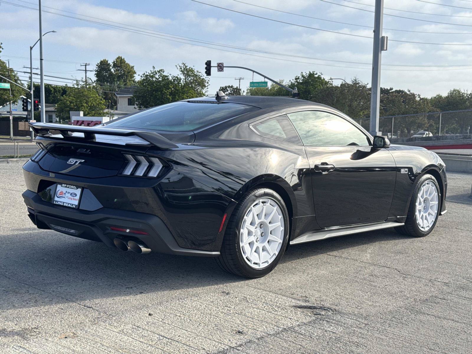 Used 2026 Ford Mustang GT Premium w/ GT Performance Package RWD image 3