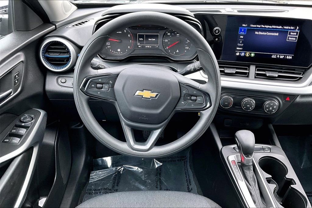 Used 2025 Chevrolet Trax LS image 5