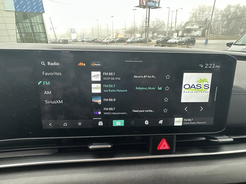 Used 2025 Kia Carnival EX image 13