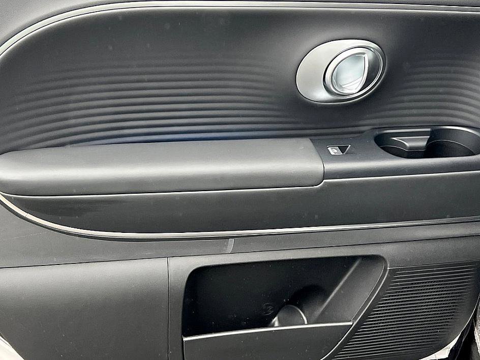 New 2026 Hyundai Ioniq 9 SEL image 8