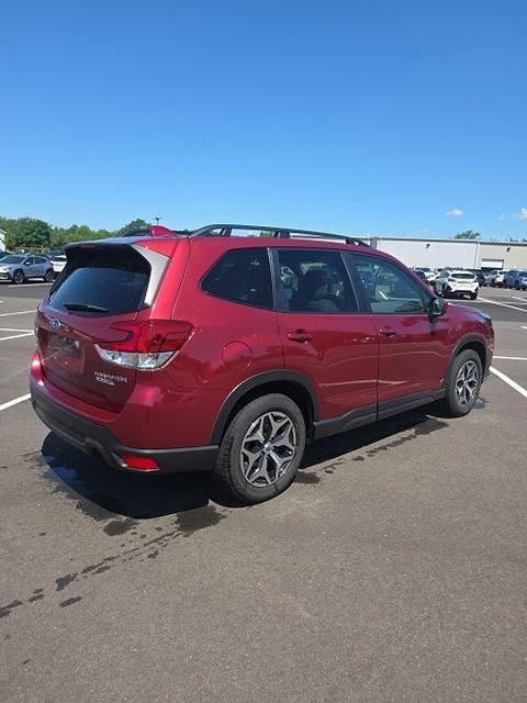 Used 2023 Subaru Forester Premium AWD/4WD image 4