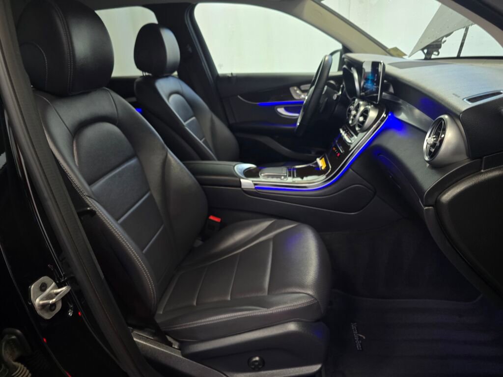 Used 2022 Mercedes-Benz GLC 300 GLC 300 image 26