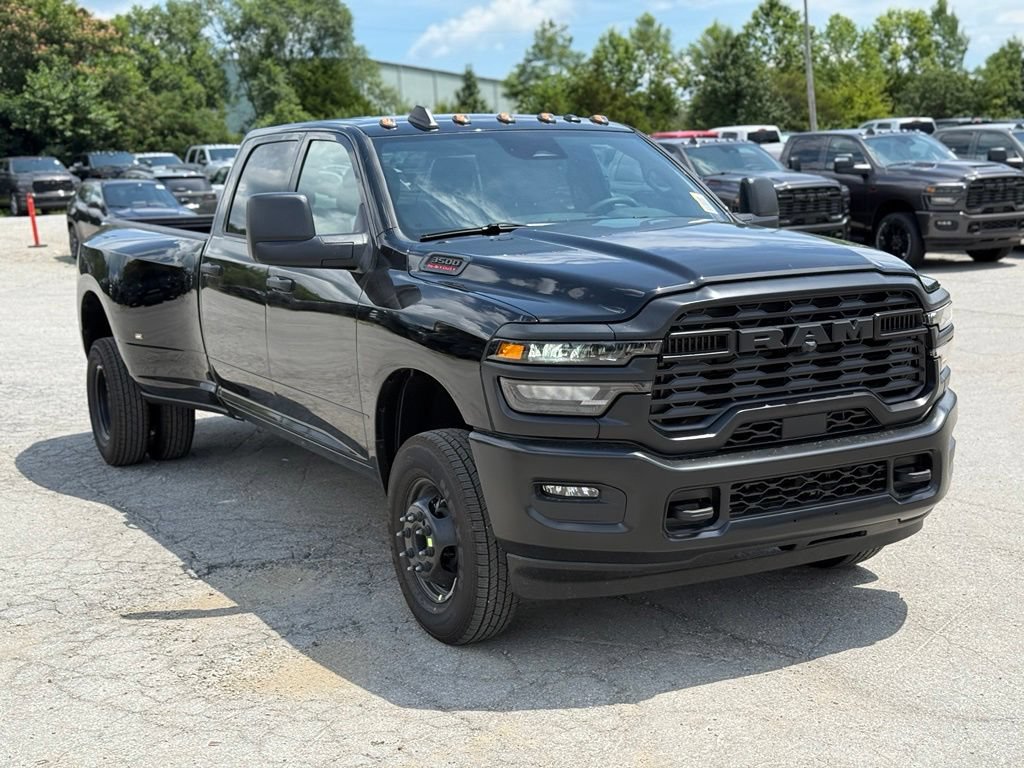 New 2026 RAM 3500 Tradesman AWD/4WD image 4