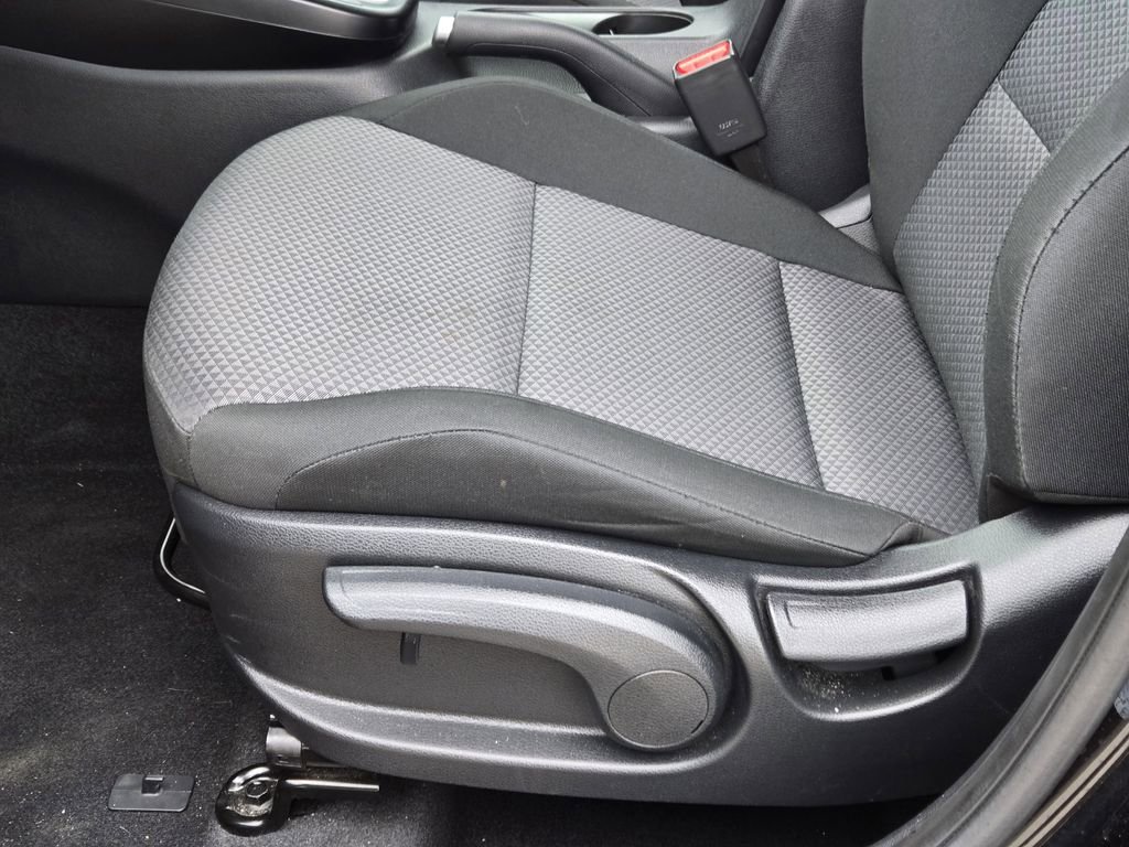 Certified 2025 Kia Soul LX w/ LX Technology Package FWD image 26