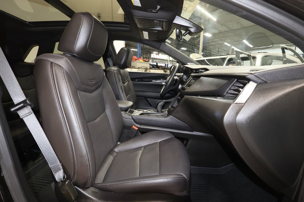 Certified 2025 Cadillac XT5 Premium Luxury w/ Technology Package AWD/4WD image 28