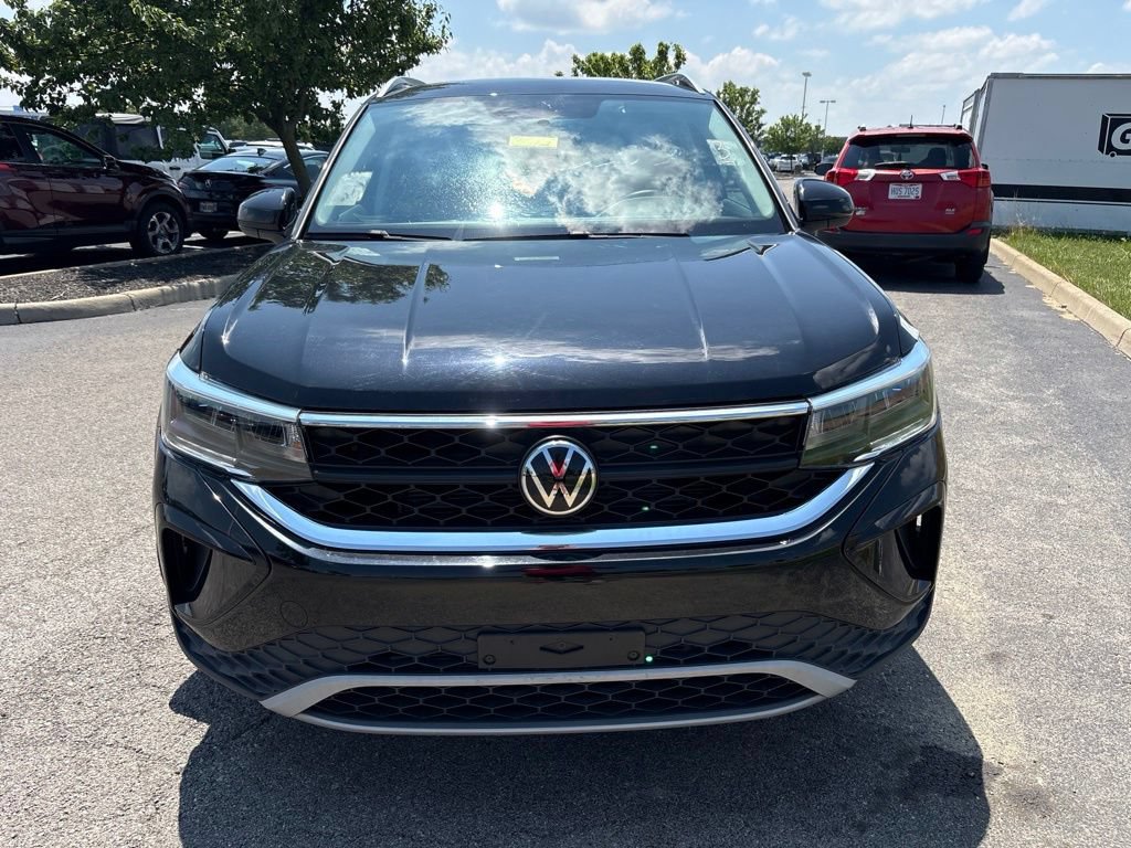 Used 2022 Volkswagen Taos SE AWD/4WD image 2