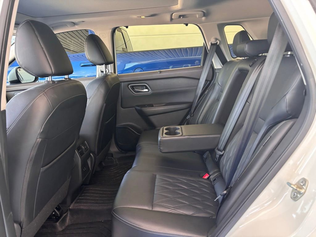 Used 2023 Nissan Rogue Platinum FWD image 15