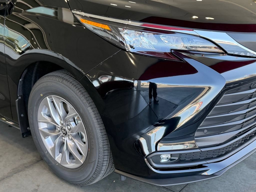 New 2026 Toyota Sienna XLE FWD image 8