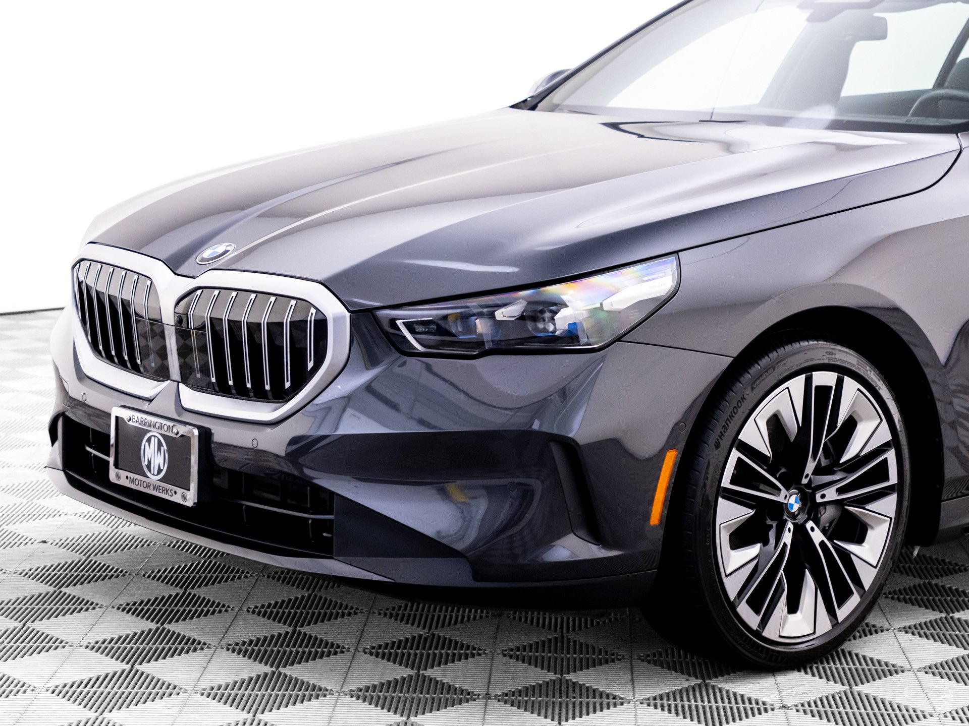 Certified 2024 BMW 540i xDrive w/ Premium Package AWD/4WD image 38