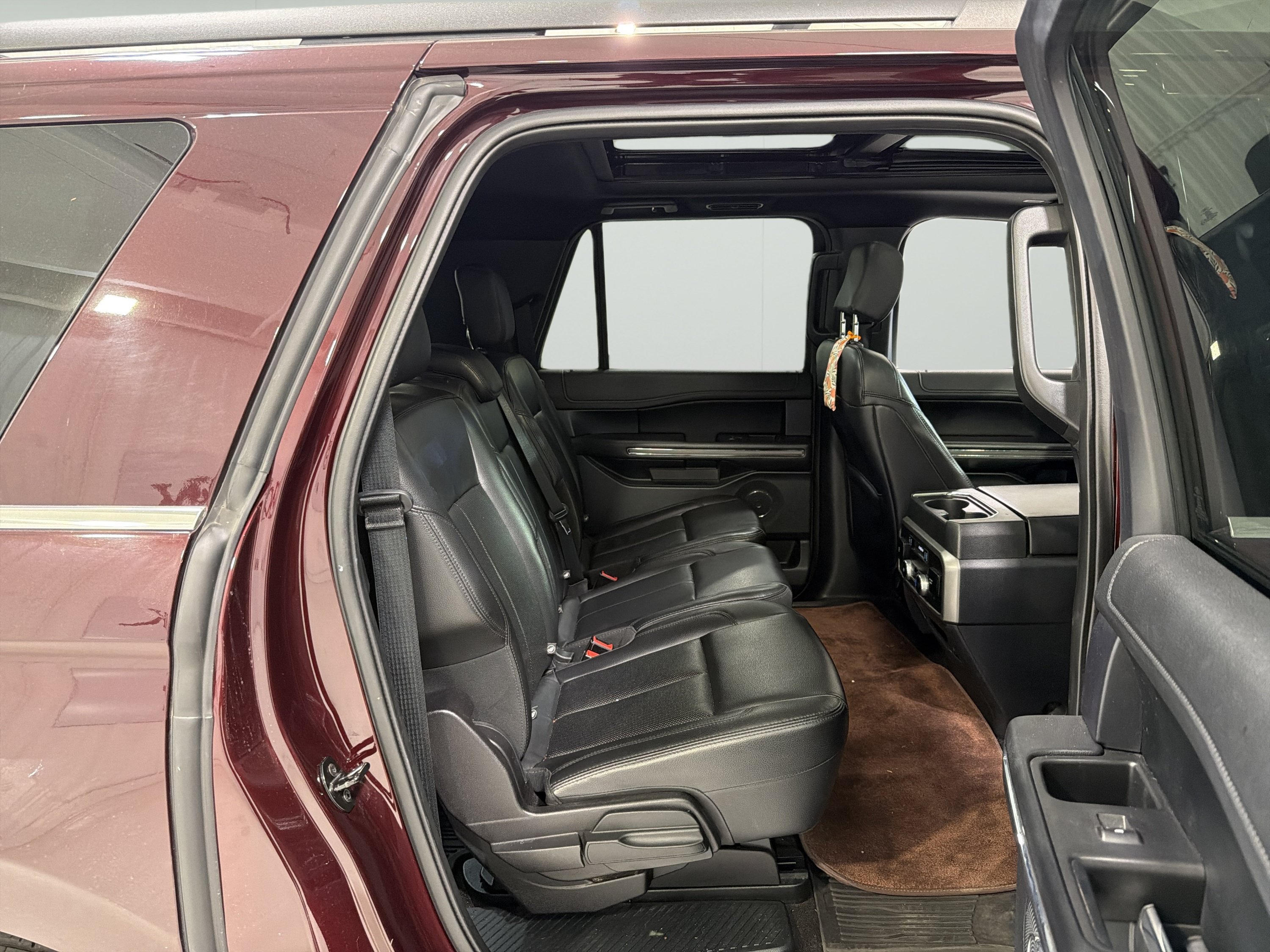 Used 2020 Ford Expedition Max XLT w/ Equipment Group 202A RWD image 16