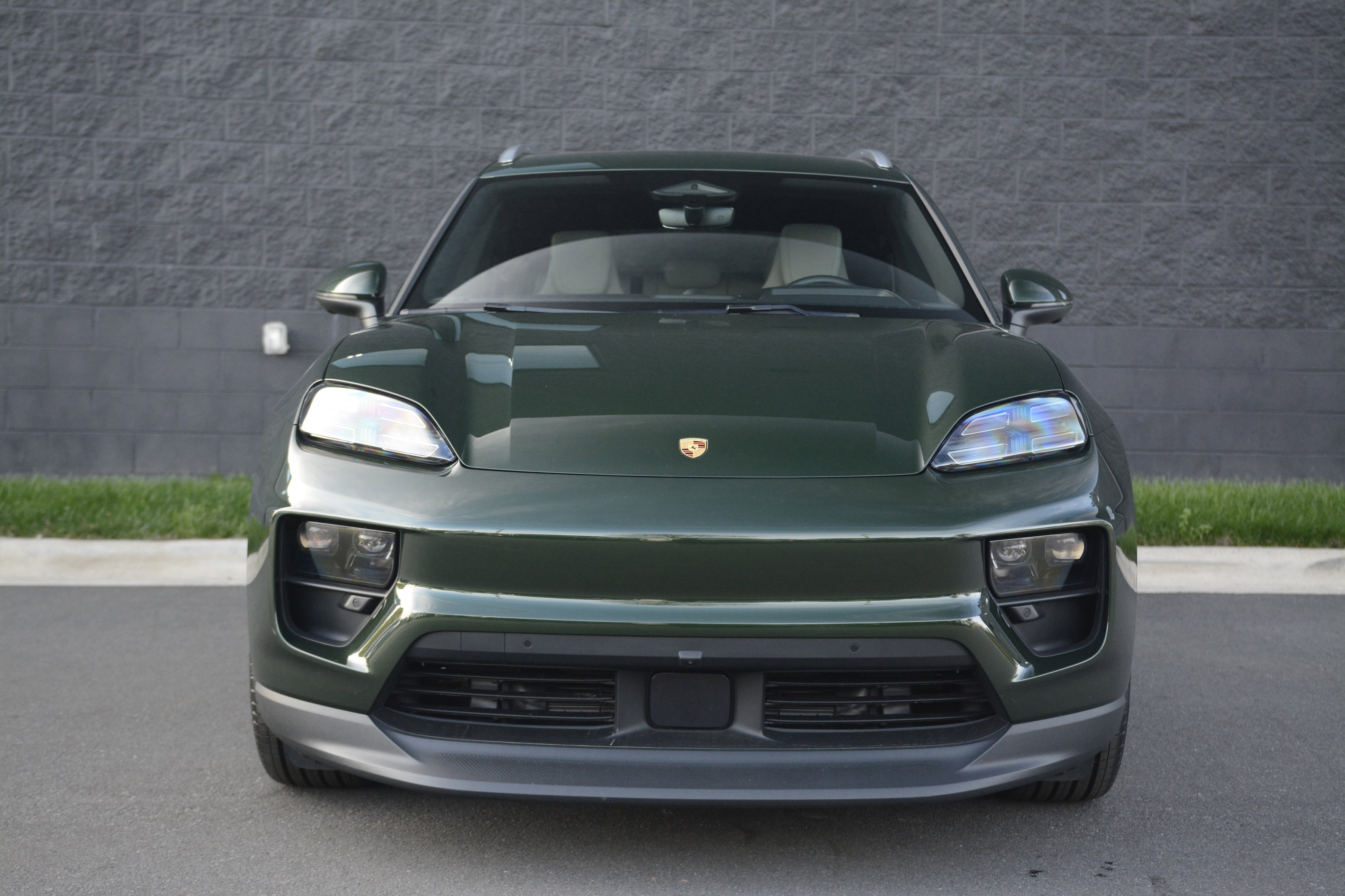 Certified 2025 Porsche Macan 4 Electric image 10