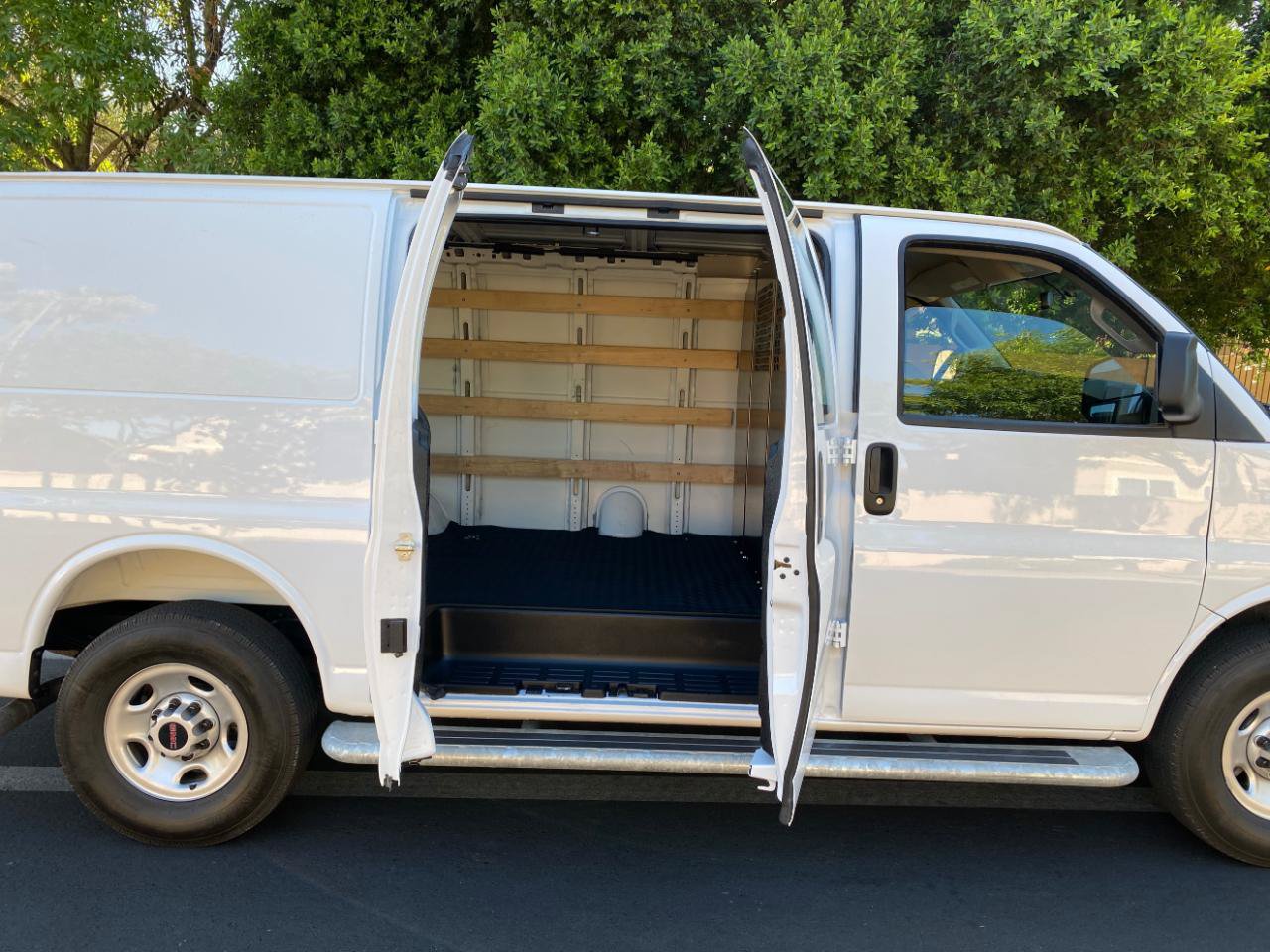 Used 2025 GMC Savana 2500 w/ Driver Convenience Package RWD image 15