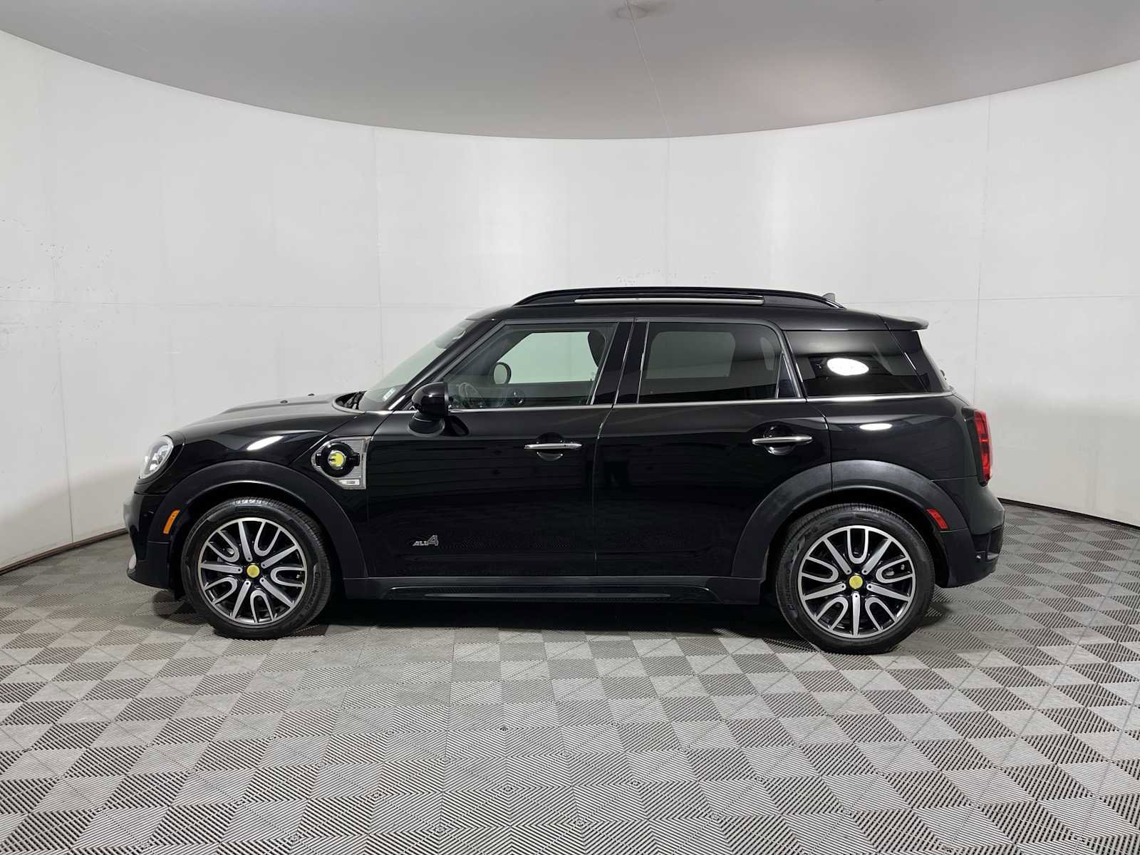 Used 2019 MINI Cooper Countryman SE w/ Signature Upholstery Package image 4