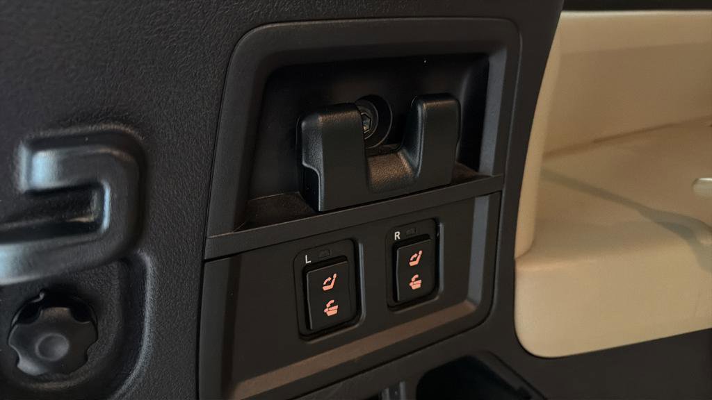 Used 2016 Toyota Sequoia SR5 w/ Premium Package image 20