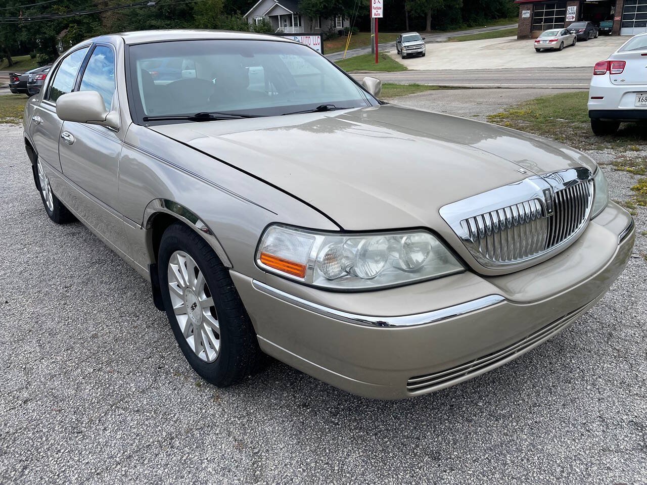 Used 2007 Lincoln Town Car Signature