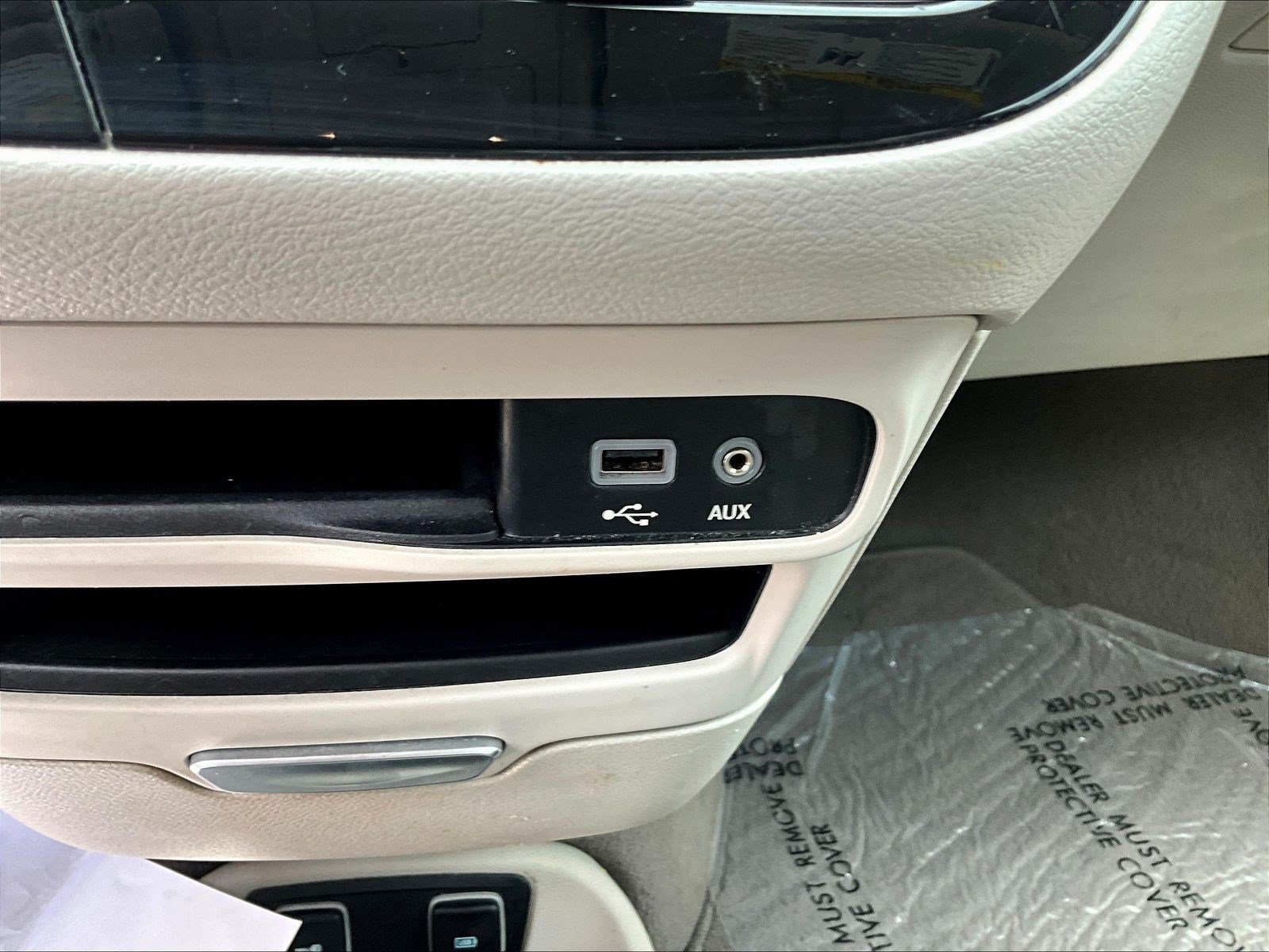 Used 2017 Chrysler Pacifica Touring-L FWD image 19