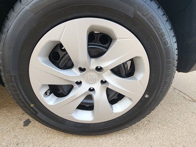 Used 2024 Toyota RAV4 LE AWD/4WD image 12