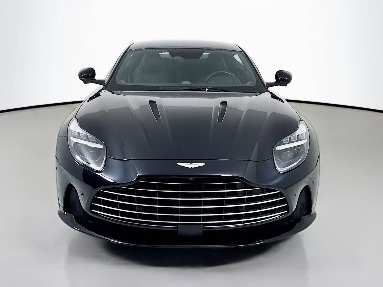 Used 2024 Aston Martin DB12 Coupe RWD image 2
