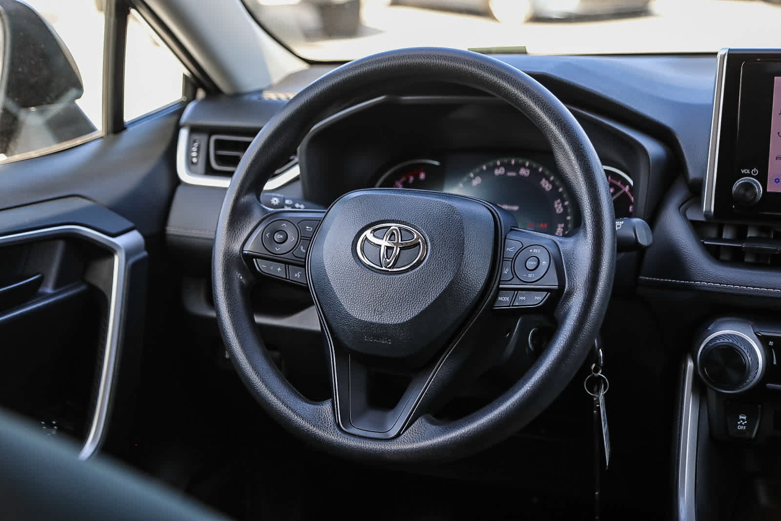 Used 2023 Toyota RAV4 LE AWD/4WD image 15