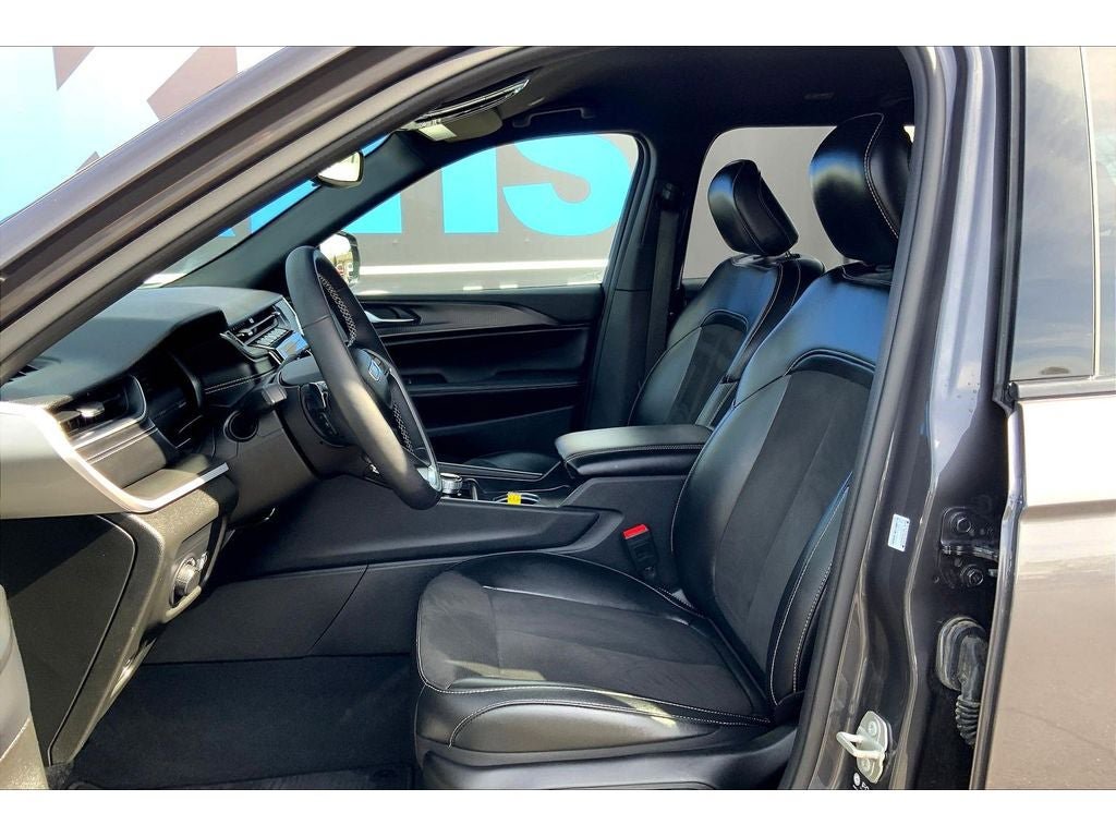 Used 2024 Jeep Grand Cherokee L Laredo image 26