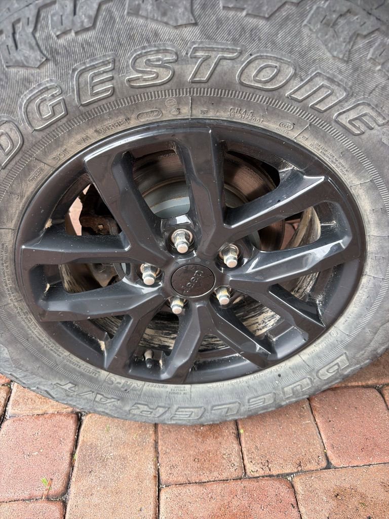 Used 2009 Jeep Wrangler Unlimited Rubicon w/ Dual Top Group image 26