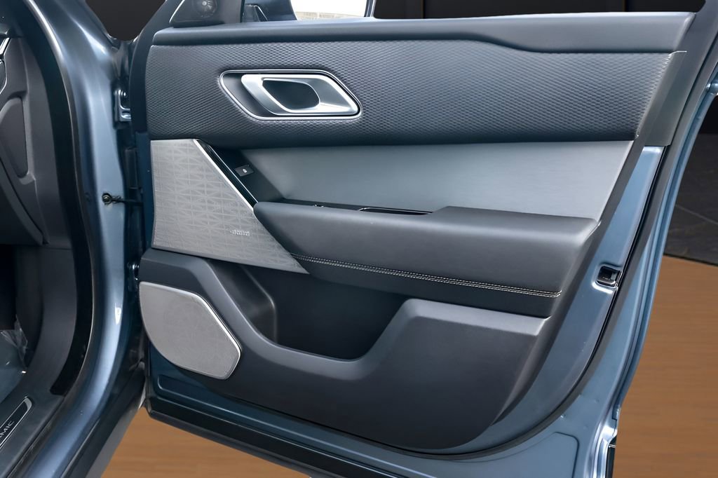 Used 2022 Land Rover Range Rover Velar R-Dynamic S image 24