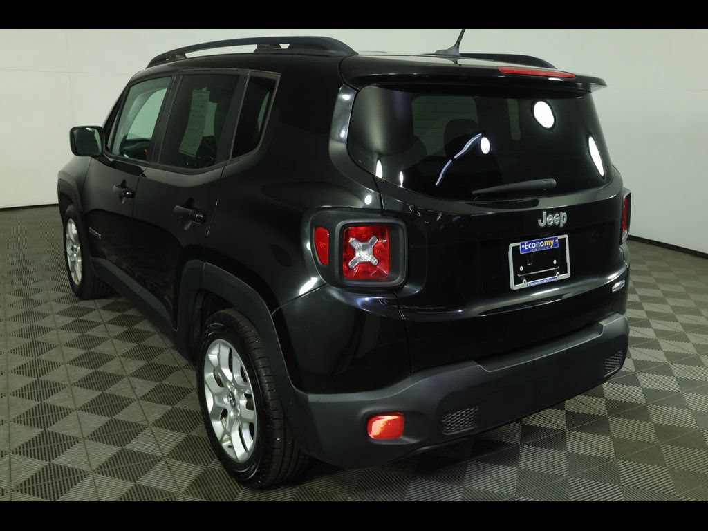 Used 2015 Jeep Renegade Latitude w/ Cold Weather Group FWD image 3