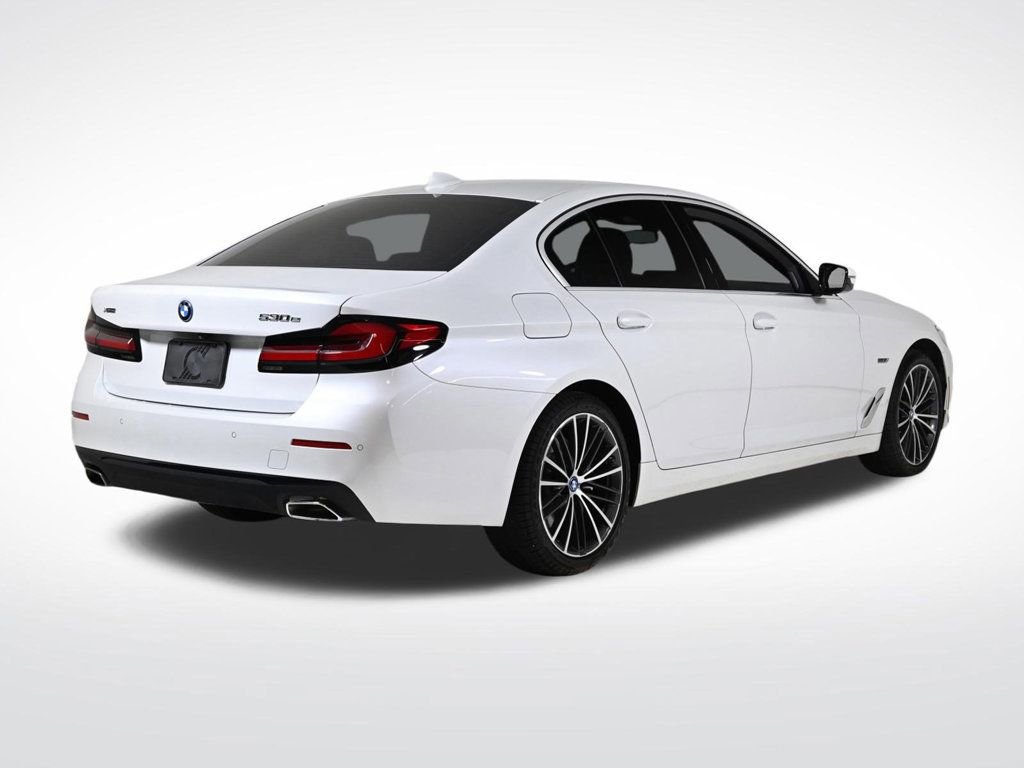 Used 2023 BMW 530e xDrive w/ Premium Package image 5