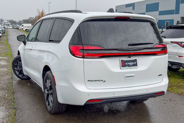 New 2026 Chrysler Pacifica Select image 9