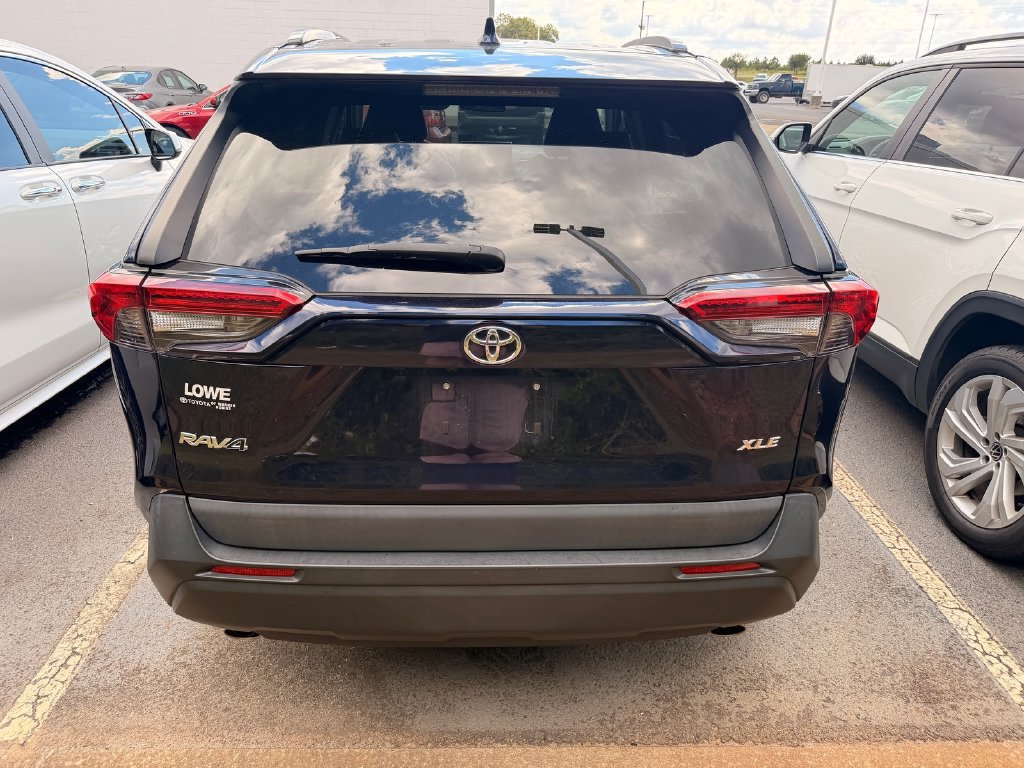 Used 2021 Toyota RAV4 XLE Premium FWD image 7