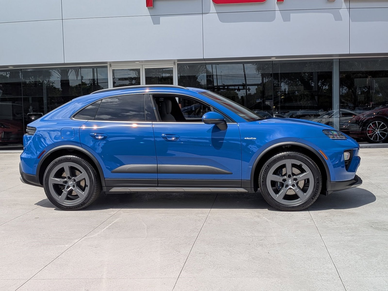New 2026 Porsche Macan 4 Electric AWD/4WD image 8