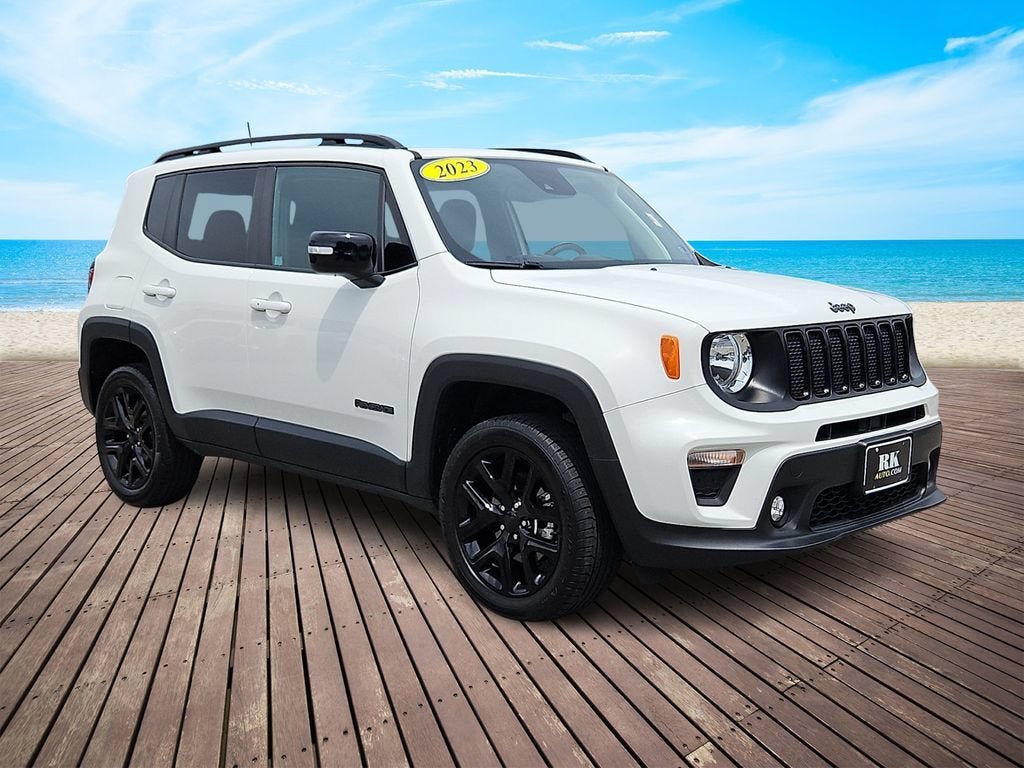 Used 2023 Jeep Renegade Altitude w/ Sun/Sound Group AWD/4WD image 3