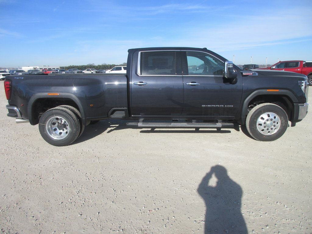 New 2026 GMC Sierra 3500 SLT w/ SLT Premium Package image 3