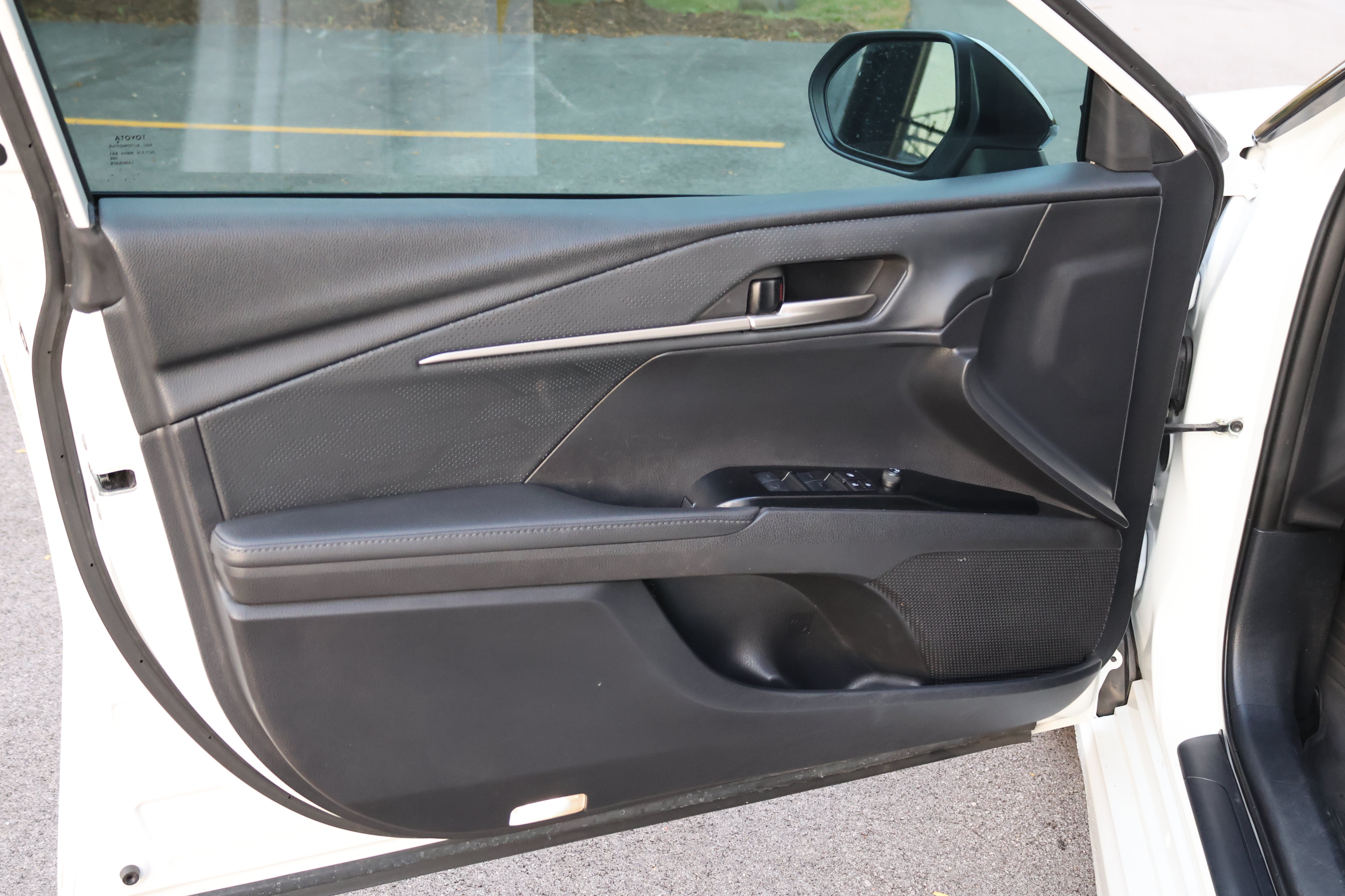 Used 2025 Toyota Camry XSE FWD image 18