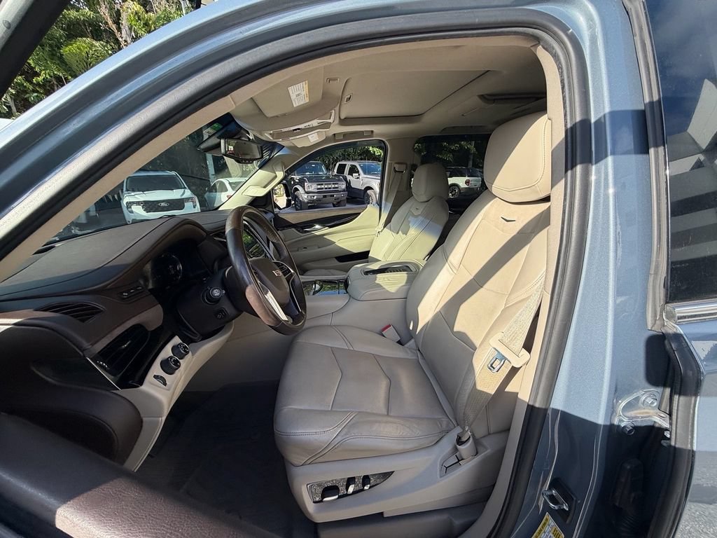 Used 2016 Cadillac Escalade Premium AWD/4WD image 11