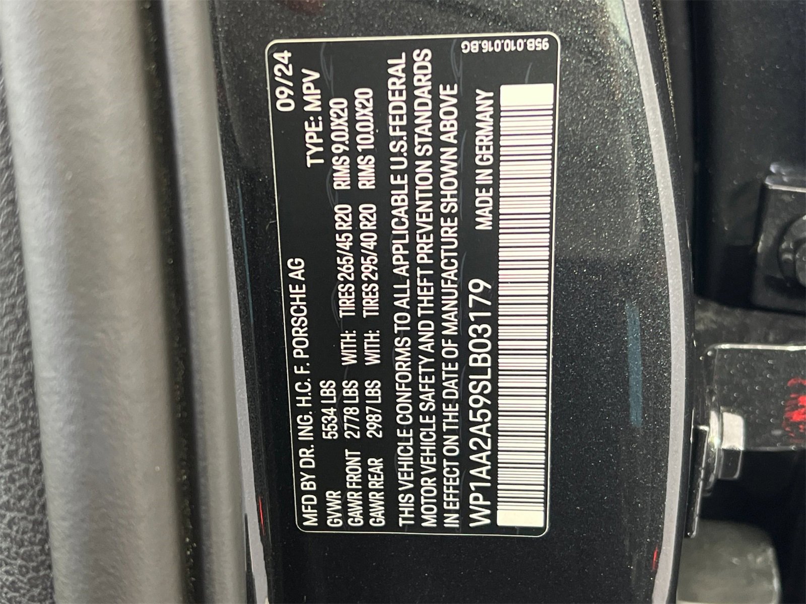 Used 2025 Porsche Macan image 34