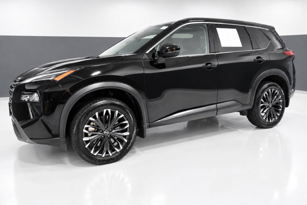 Used 2025 Nissan Rogue SL w/ Tech Package AWD/4WD image 2
