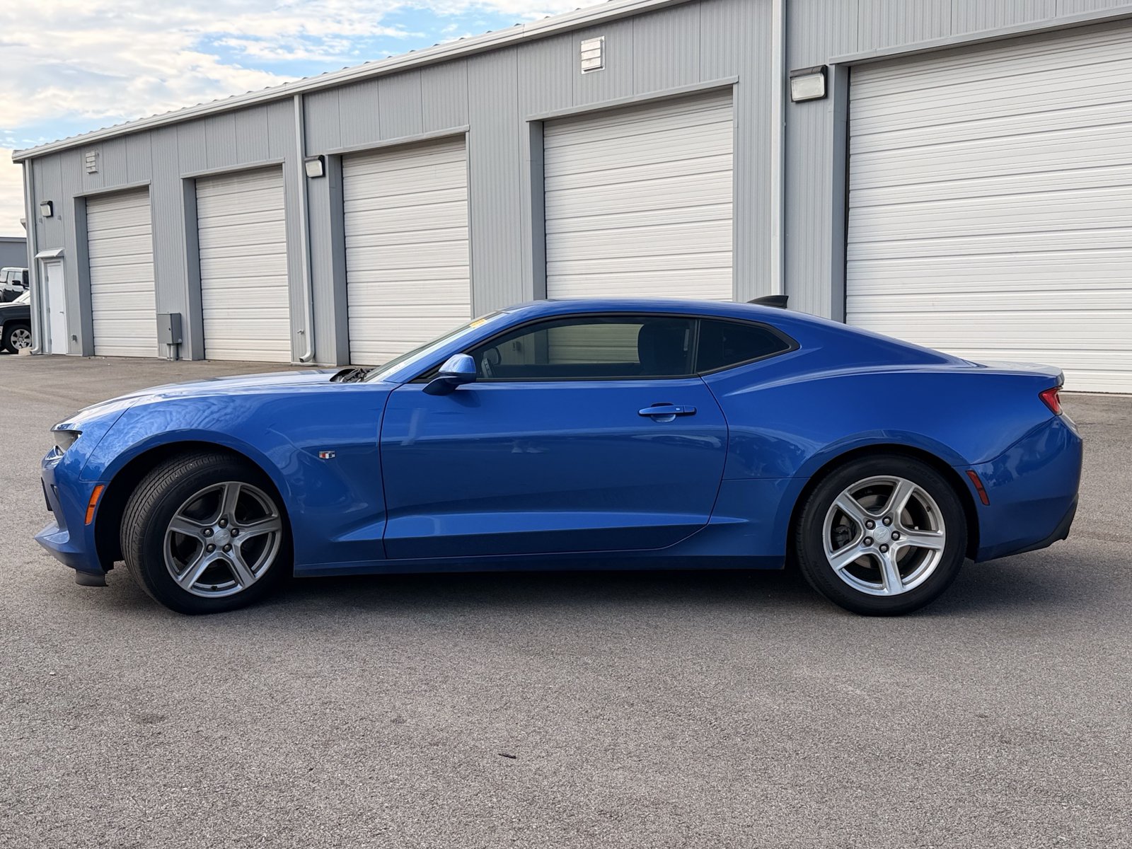 Used 2018 Chevrolet Camaro LT w/ Technology Package RWD image 9