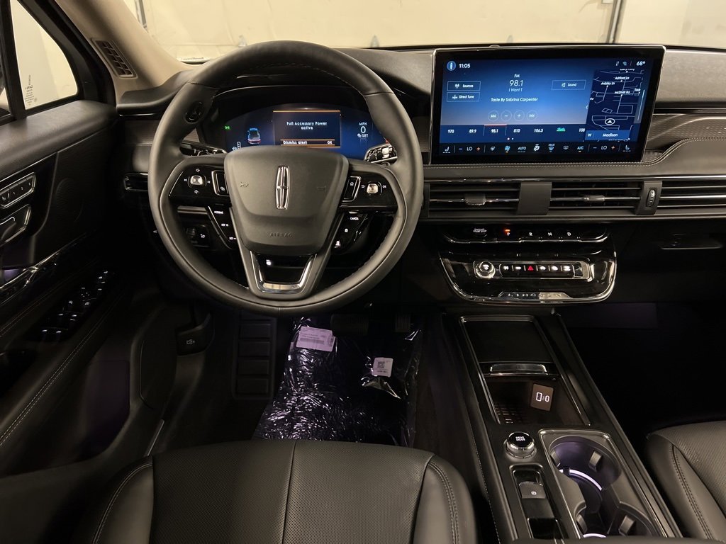 Used 2025 Lincoln Corsair Reserve w/ Jet Appearance Package image 8